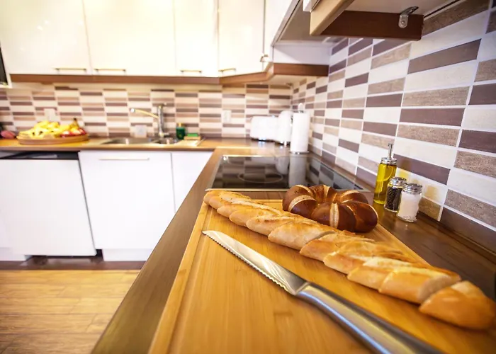 Sonka Lakeside With Private Sauna & Hot Tub וילה